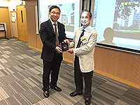 Prof. Zhang Li, Department of Mechanical and Automation Engineering of CUHK, presents a souvenir to Prof. Ma Yuanliang, Academician of CAE after his lecture